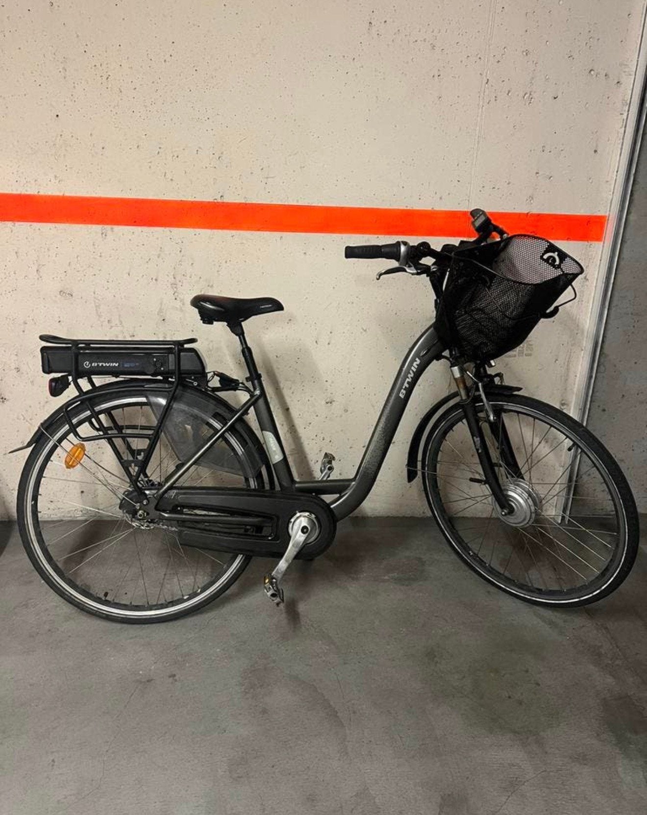 Btwin Elops Decathlon E900 elektrische fiets (2 laders), Ophalen, Zo goed als nieuw