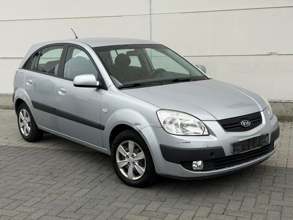 Kia Rio 1.6i* benzine Automaat slechts 100dkm!, Auto's, Automaat, Bedrijf, Rio, Zilver of Grijs