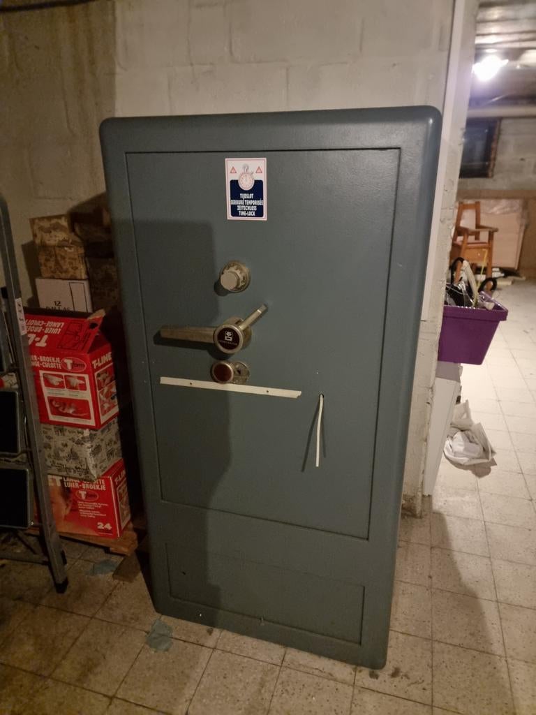 Kluis, Huis en Inrichting, Ophalen