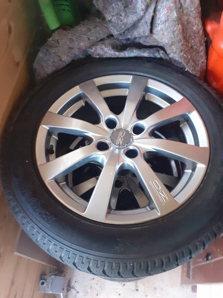 4 Roues avec pneus hiver, Autos : Pièces & Accessoires, Neuf, 16 pouces, Véhicule de tourisme, Pneu(s)