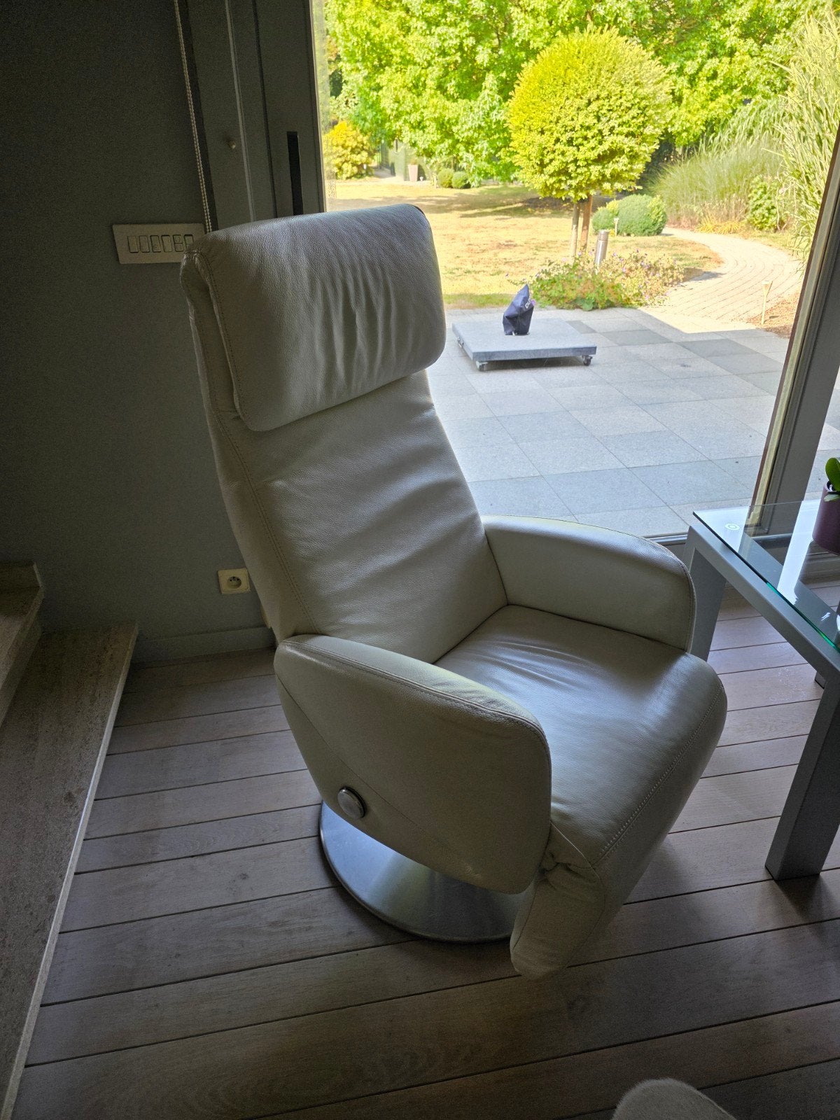 Twee witte mechanische relaxen , draaibaar en verstelbaar., Huis en Inrichting, Ophalen