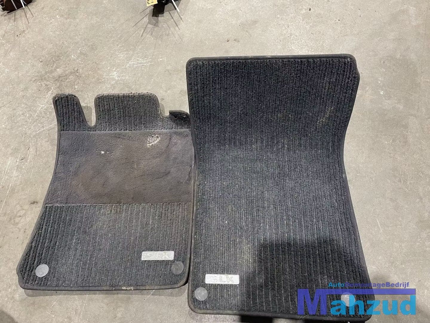 MERCEDES SLK R170 Vloermatten ENGELS UK Floor mat, Auto-onderdelen, Gebruikt, Mercedes-Benz AG, Mercedes-Benz, Mercedesstrasse 120
70372  Stuttgart, DE