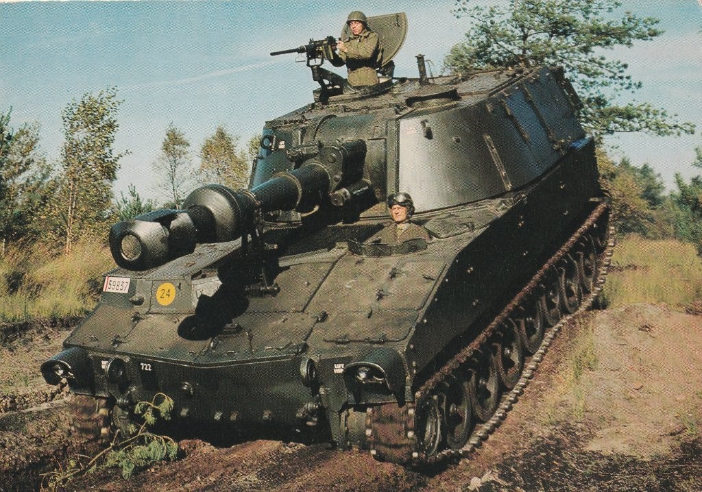 MILITAIR -  Zelfbewegende Houwiser  M109, Verzamelen, Postkaarten | Themakaarten, Verzenden, 1960 tot 1980, Gelopen, Overige thema's