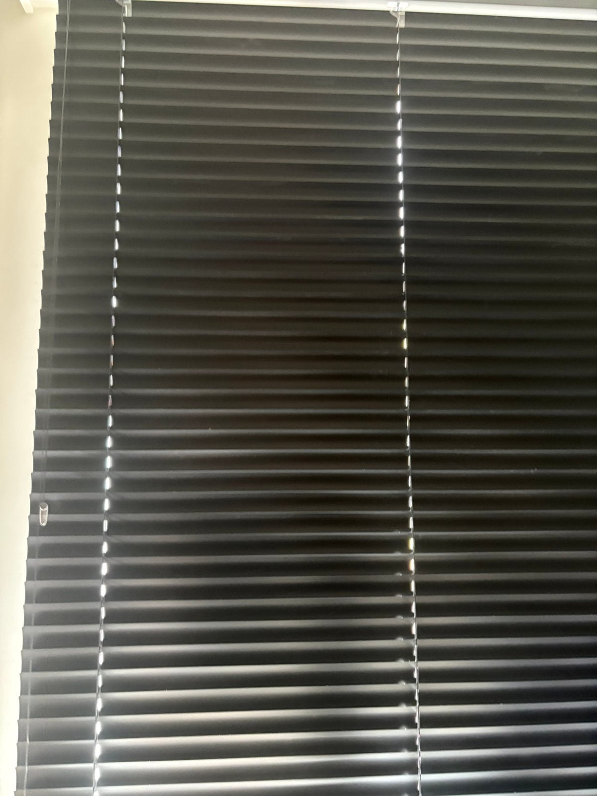 Très beau store noir en aluminium âgé de 4 ans, Enlèvement, Comme neuf, Noir, Rideau