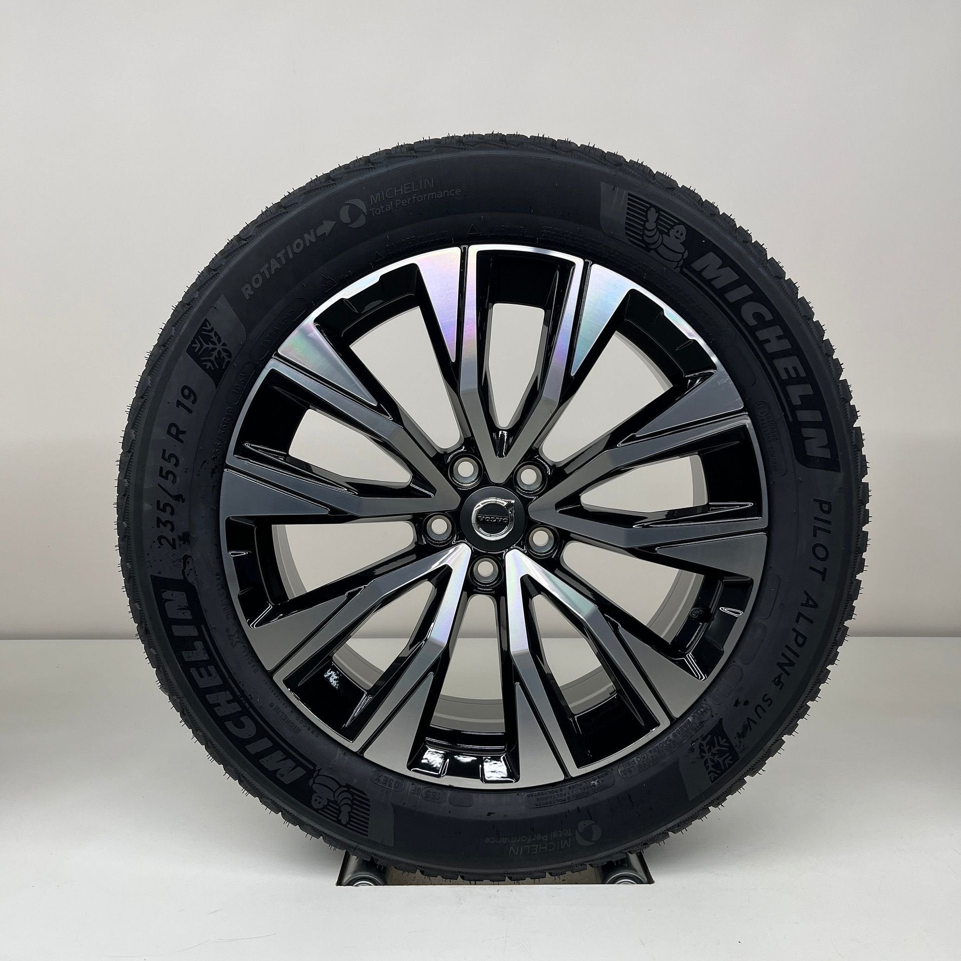 Volvo XC60 - 19 inch - winterbanden NIEUW, 19 inch, Banden en Velgen, Nieuw, 235 mm