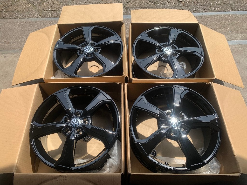 NIEUWE 18 INCH VW GOLF 5/6/7/8 CADDY A3 LEON VELGEN, Ophalen of Verzenden, Nieuw