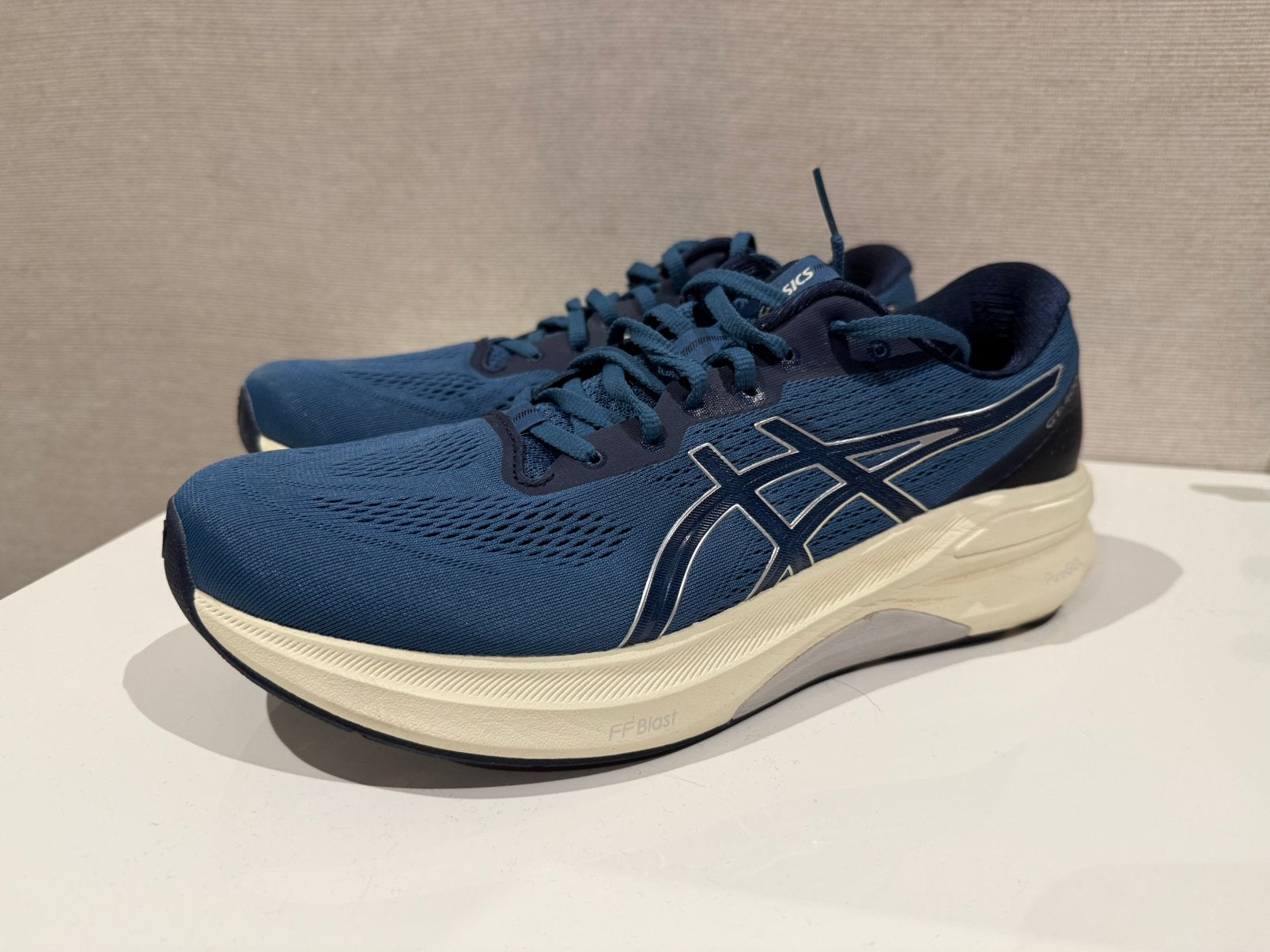 Chaussures de course Asics GT-4000 4, Course à pied, Enlèvement ou Envoi, Chaussures de course à pied, Comme neuf