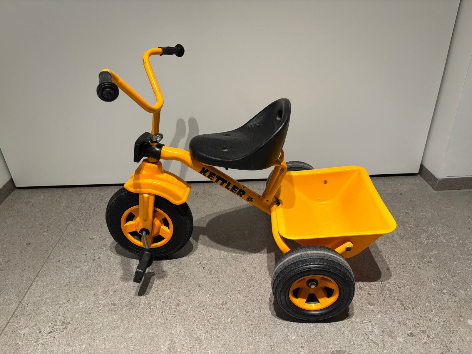 Driewieler met kiepbakje Kettler, Fietsen en Brommers, Ophalen, Zo goed als nieuw