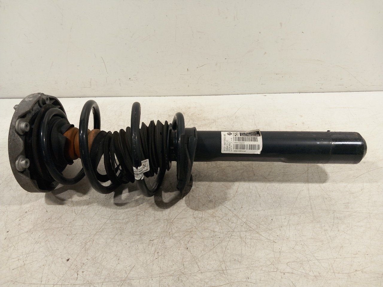 Veerpoot rechts voor BMW 2 serie, Onderdelen@venauto.nl, Van der Ven Autorecycling B.V., Ettenseweg 76, 4706 PB Roosendaal, The Netherlands