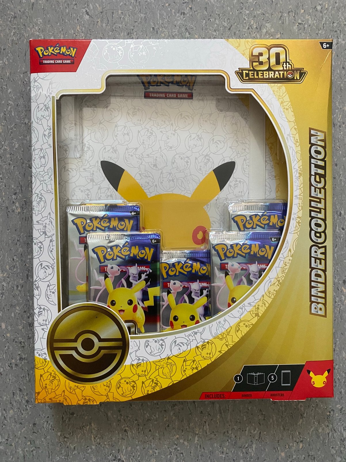 Pokémon 30th celebration Binder collection, Ophalen of Verzenden, Nieuw, Boosterbox, Foil