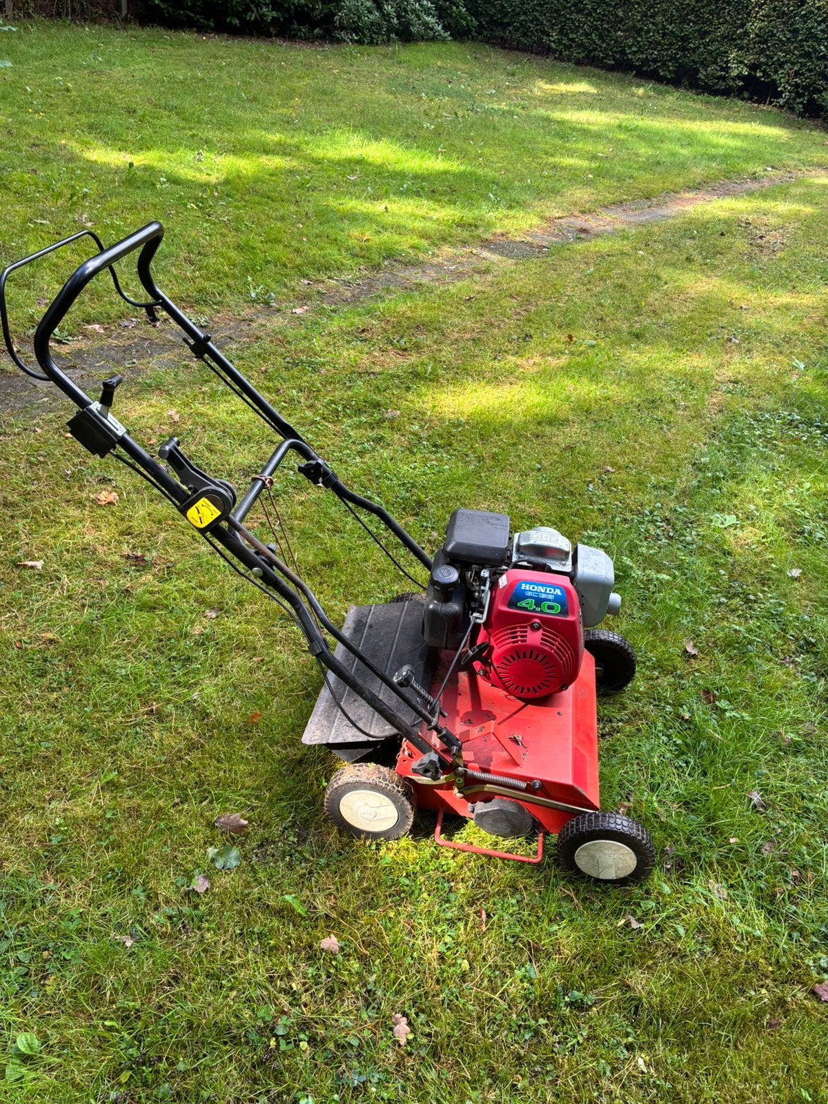 Verticuteermachine/grasverluchter Honda motor 4pk, Tuin en Terras, Ophalen, Gebruikt, Benzine