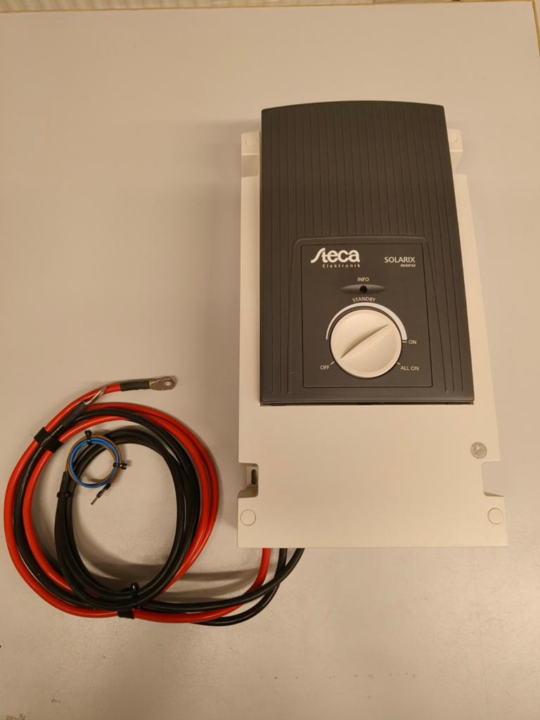 Omvormer 12V naar 230V, Bricolage & Construction, Panneaux solaires & Accessoires, Utilisé, Autres types, 200 watts-crêtes ou plus