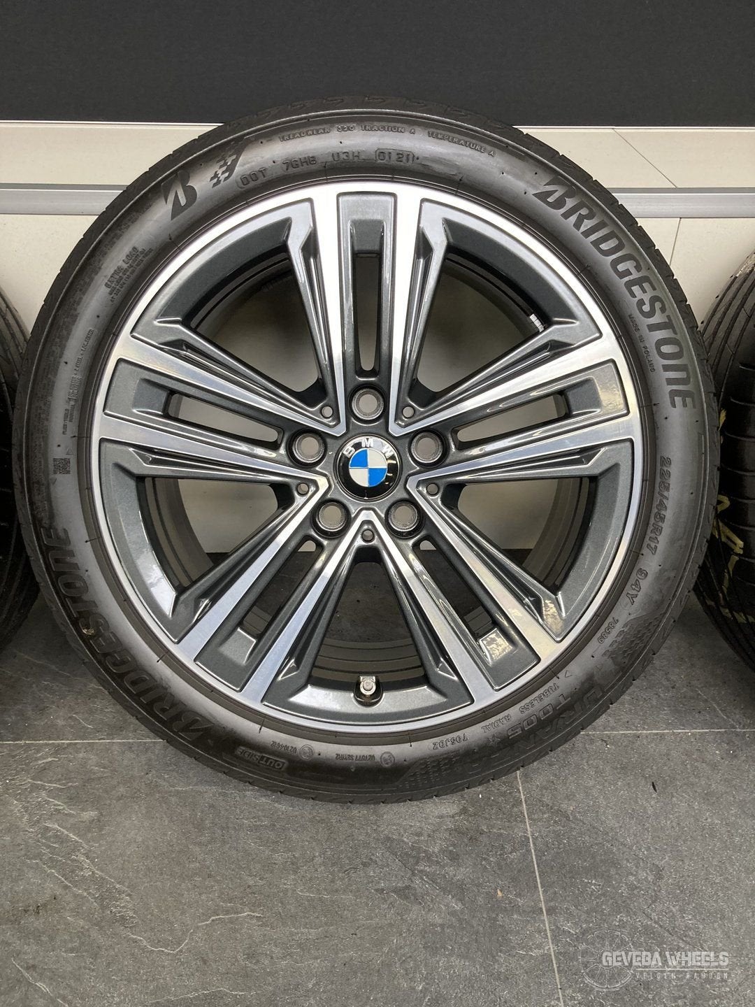 17” Originele BMW 1 serie F40 / 2 serie F44  velgen + banden, Autos : Pièces & Accessoires, Pneus & Jantes, Pneus et Jantes, Véhicule de tourisme