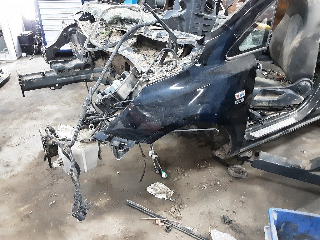 PARE BOUE AVANT GAUCHE Opel Corsa E (01-2014/-), Autos : Pièces & Accessoires, Utilisé, Gauche, Opel, Garde-boue