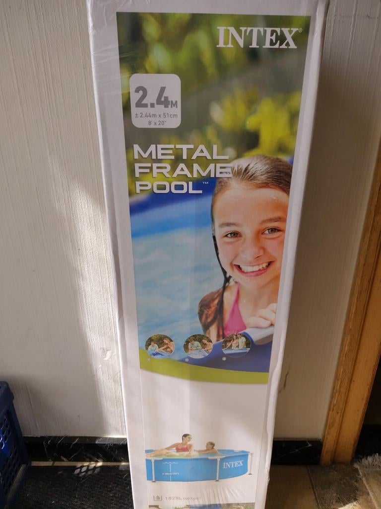 Zwembad nieuw ingepakt, Ophalen