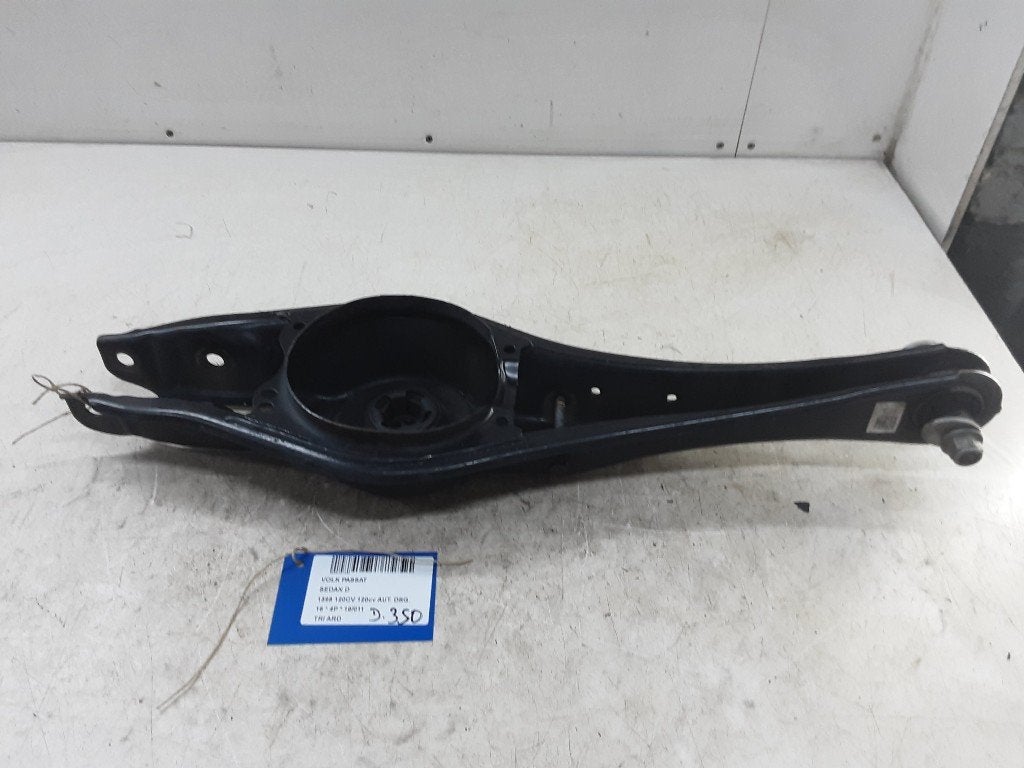 BRAS DE SUSPENSION ARRIÈRE DROIT Passat (3G2) (3Q0505311D), Volkswagen, Mevr. I. Hauben, Utilisé, Rue de l'Espoir 34 34
4030  GRIVEGNÉE, BE