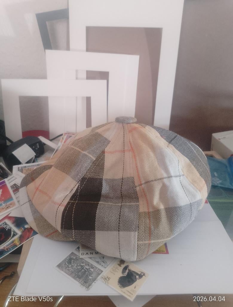 Pet Carré Beige bruin.  55cm-59cm elastisch, Kleding | Heren, Hoeden en Petten, Ophalen of Verzenden, Pet