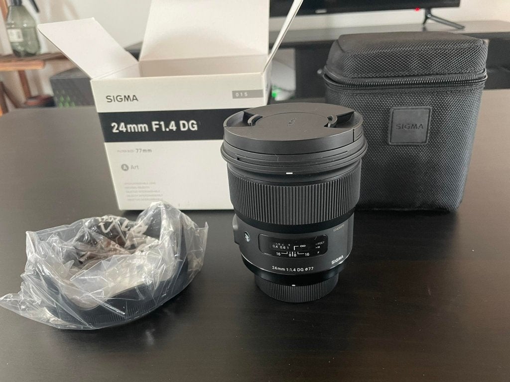 Sigma 24mm F1.4 DG Art als nieuw, Ophalen, Zo goed als nieuw, Accessoires