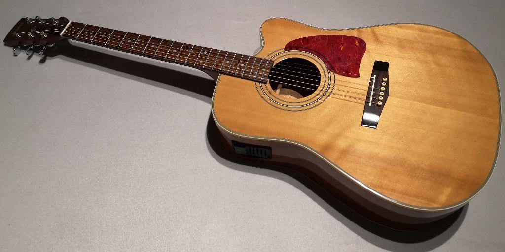 Electro acoustique Ibanez Artwood AW 100 CE état neuf., Enlèvement ou Envoi, Comme neuf, Guitare Western ou Guitare Folk, Avec valise
