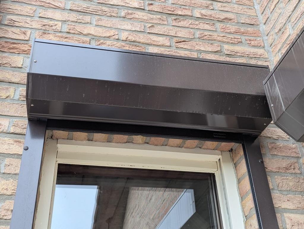 Opbouw elektrische rolluik Harol 75€, Doe-het-zelf en Bouw, Rolluiken, Ophalen, Gebruikt, Bruin, 200 cm of meer