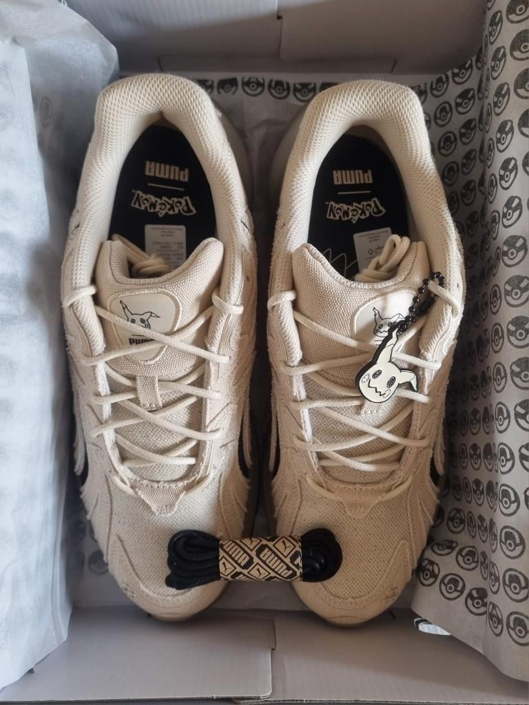 Baskets PUMA x POKÉMON Mimikyu Inverse Taille 42, Enlèvement ou Envoi, Neuf, Baskets