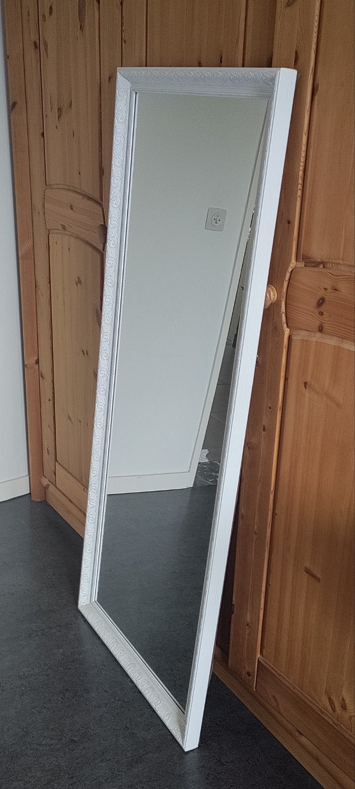 Wandspiegel met witte sier omlijsting 144x58cm, Huis en Inrichting, Ophalen