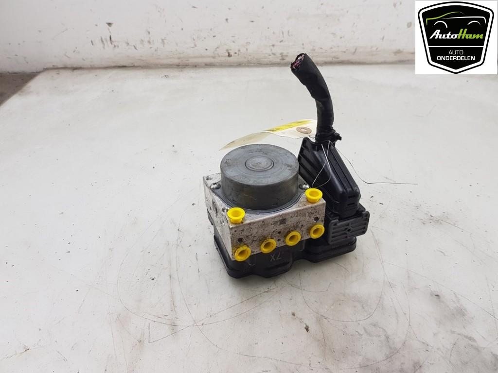 ABS POMP Toyota Corolla Touring Sport (E21 / EH1), Gebruikt, Toyota
