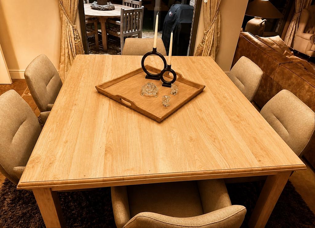 Tijdloze massieve teak eettafel – 140 x 160 cm, Ophalen, 150 tot 200 cm, Zo goed als nieuw, Vijf personen of meer