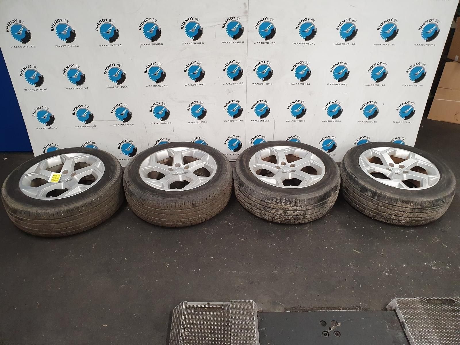 Range rover sport (L494) 2017  255/55/20 Pirelli All season, Gebruikt, 255 mm, -, -
