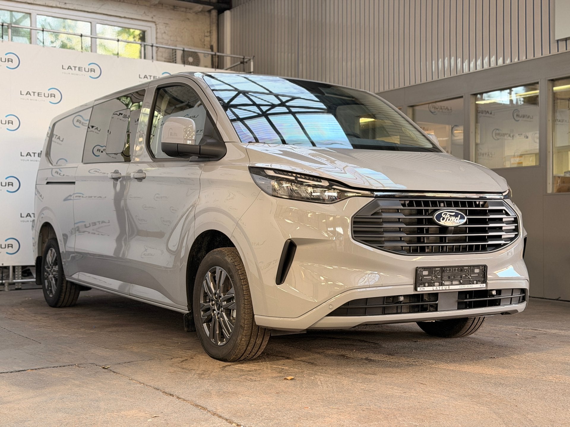 Ford Transit Custom Multi-Use Limited 320L 2.0TD 170Pk / 125, Automaat, Stof, Gebruikt, Overige kleuren
