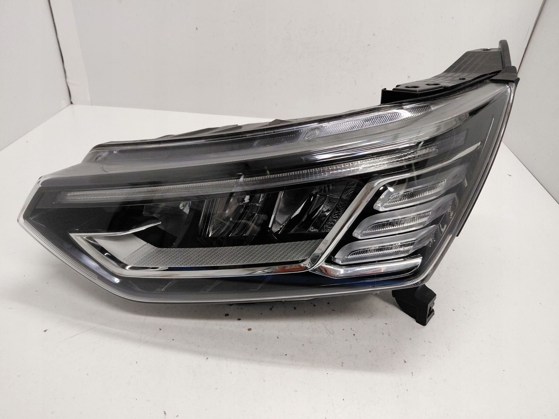 Phare gauche SsangYong Korando C300 8310137201, Info@kg-mobility.com, KG Mobility Corporation, Utilisé, SsangYong