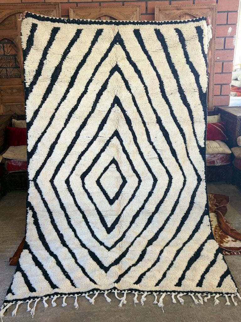 Tapis en laine de mouton noir et blanc de l'Atlas, Maison & Meubles, Ameublement | Tapis & Moquettes, Enlèvement ou Envoi, Neuf