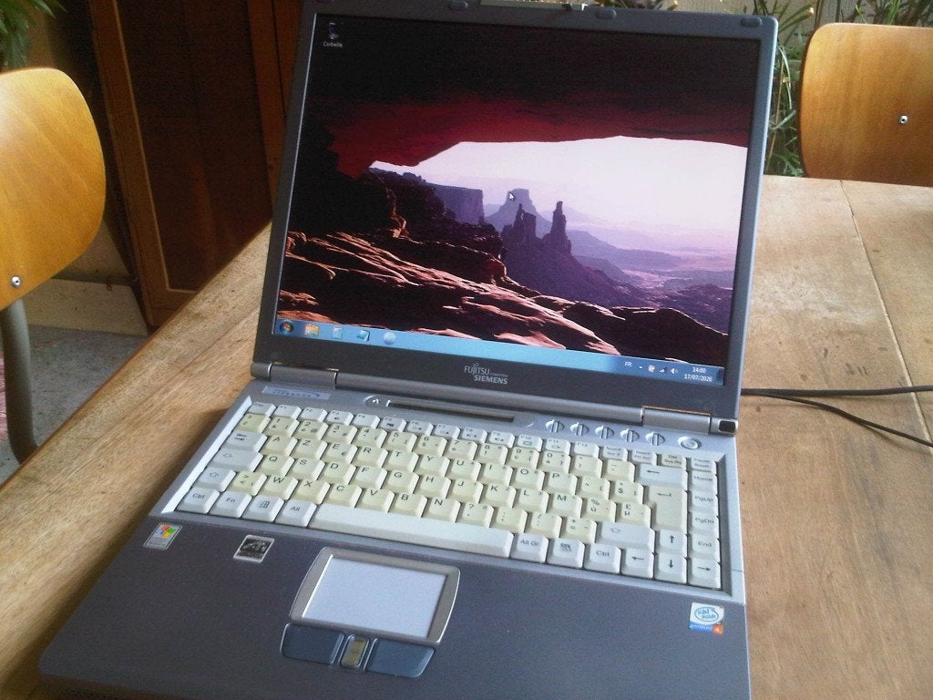 Laptop Fujitsu-Siemens Lifebook E7010 Pentium 4, Computers en Software, Windows Laptops, Refurbished, 14 inch, HDD, Minder dan 2 Ghz