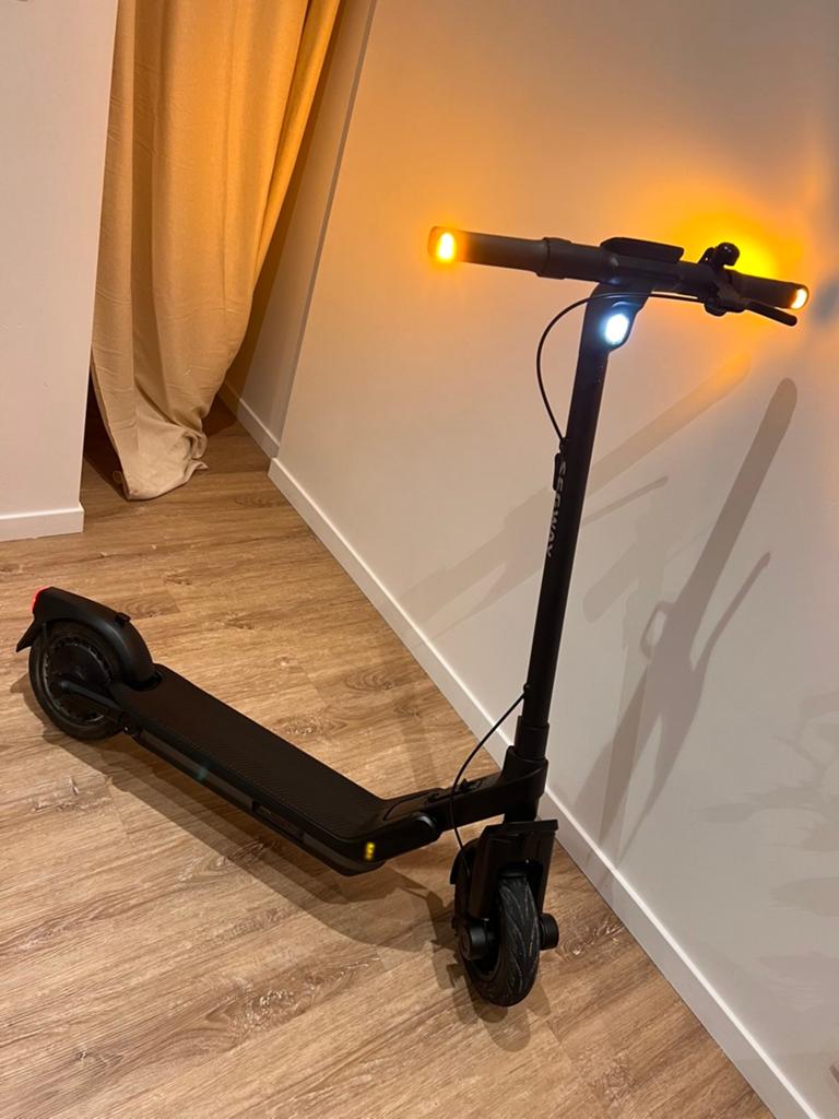 Ninebot E3, Ophalen, Zo goed als nieuw, Elektrische step (E-scooter)