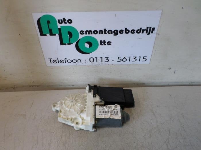 Moteur de vitre portière d'un Volkswagen Golf (Golf 97-), Autos : Pièces & Accessoires, Carrosserie & Tôlerie, Volkswagen, Utilisé
