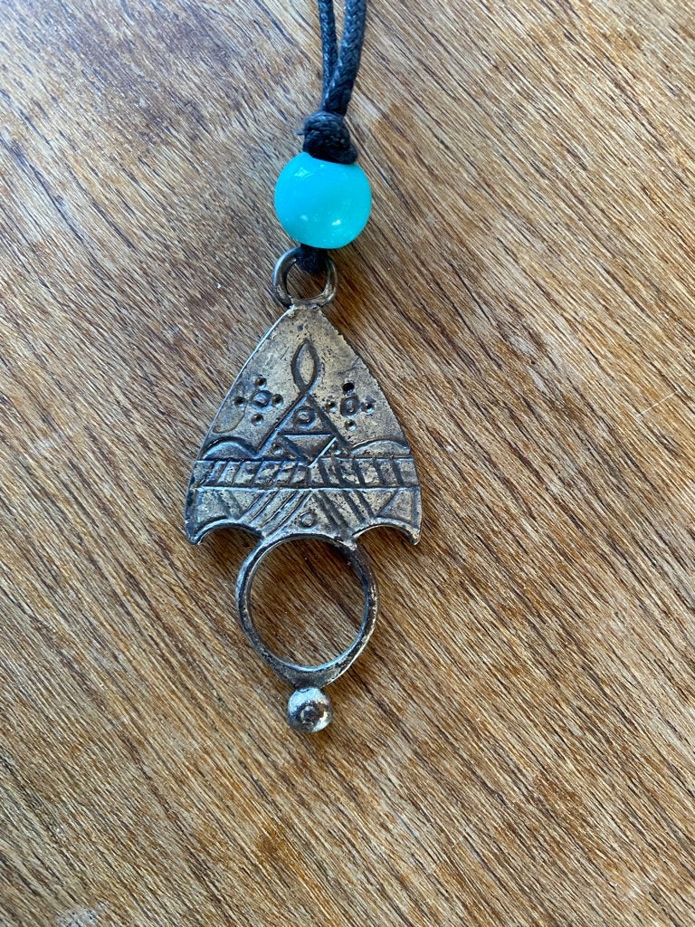 Pendentif ethnique métal boule couleur turquoise vintage, Bijoux, Sacs & Beauté, Utilisé, Croix ou Symbole, Autres matériaux, Avec perle