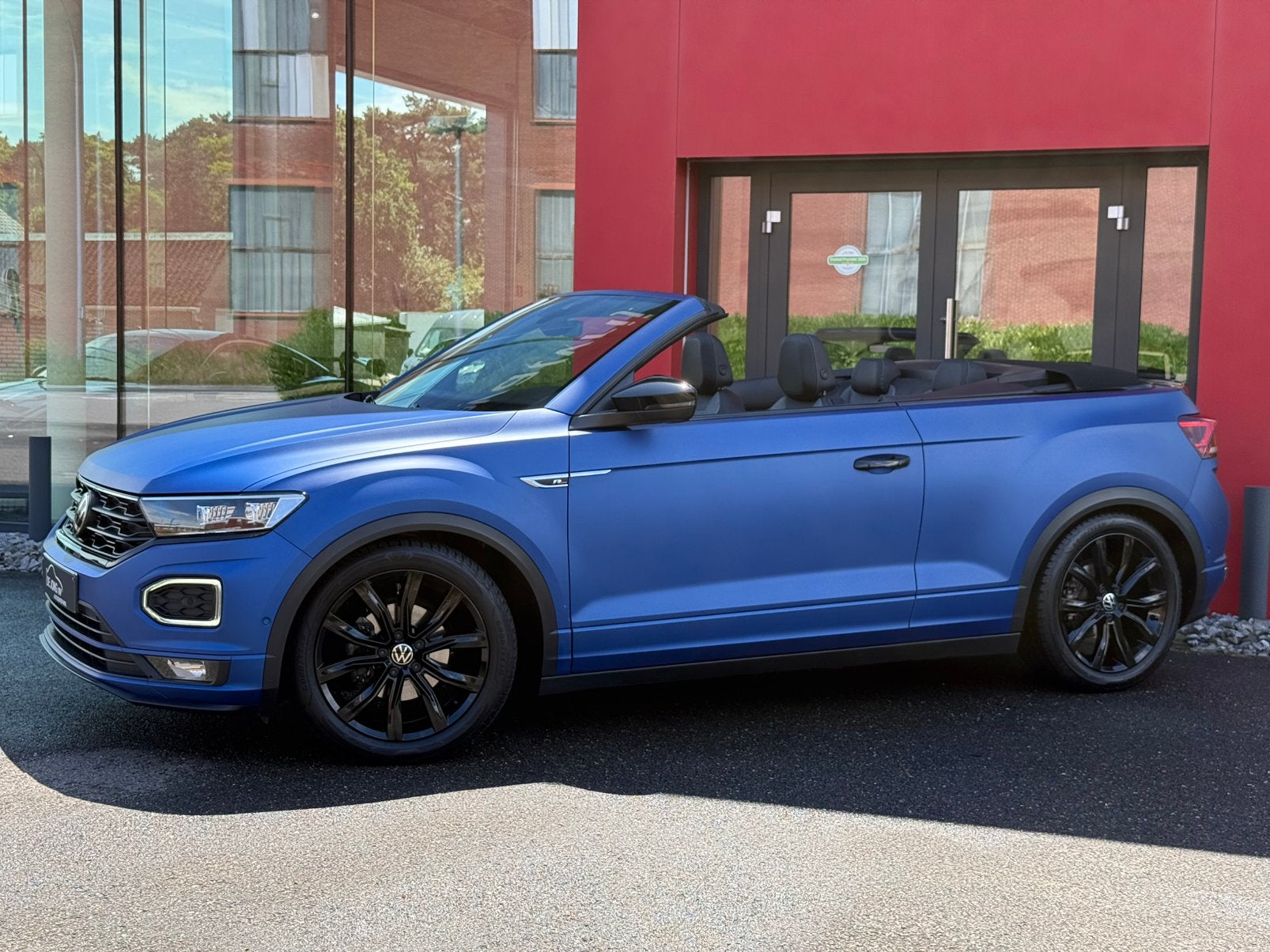 VOLKSWAGEN T-Roc R-Line EDITION BLEUE 786/800 EN OPTION, Autos, Volkswagen, Cuir et Alcantara, Achat, https://public.car-pass.be/vhr/a6cea932-eb8b-4610-b595-3a59dd0539b8