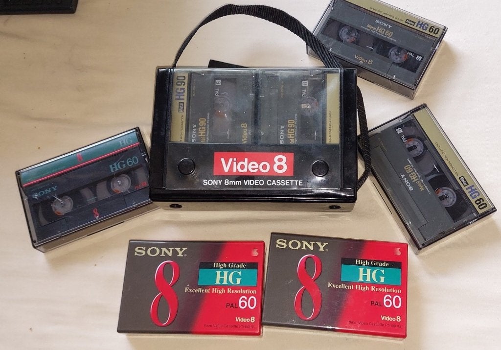 Lot de 9 cassettes vidéo Sony (8 mm), dont 2 scellées, Enlèvement ou Envoi, 8 mm, Autres types