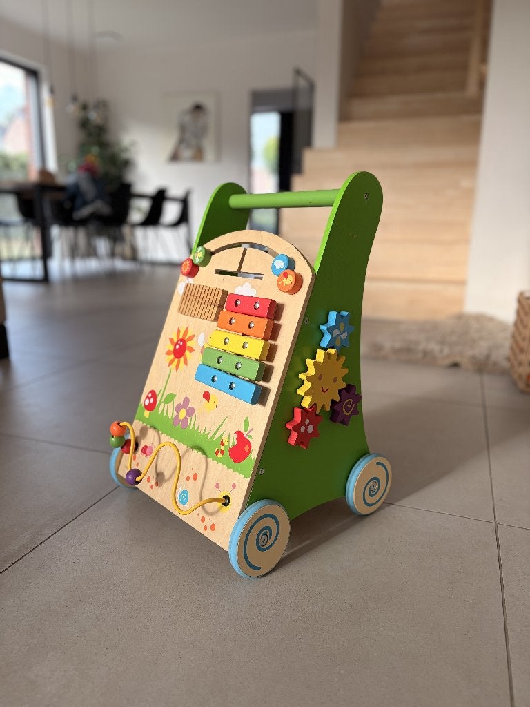 Houten loopwagen / activiteitenwagen - groen, Kinderen en Baby's, Speelgoed | Houten speelgoed, Ophalen, Zo goed als nieuw