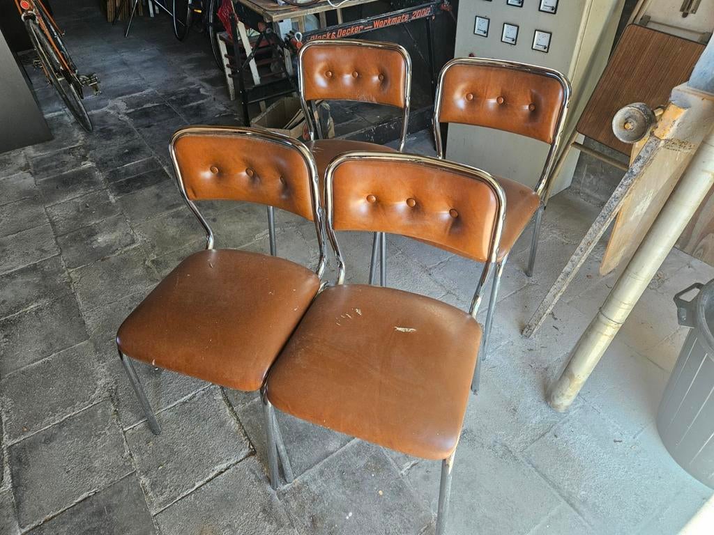 4 stoelen met ijzeren frame, Ophalen