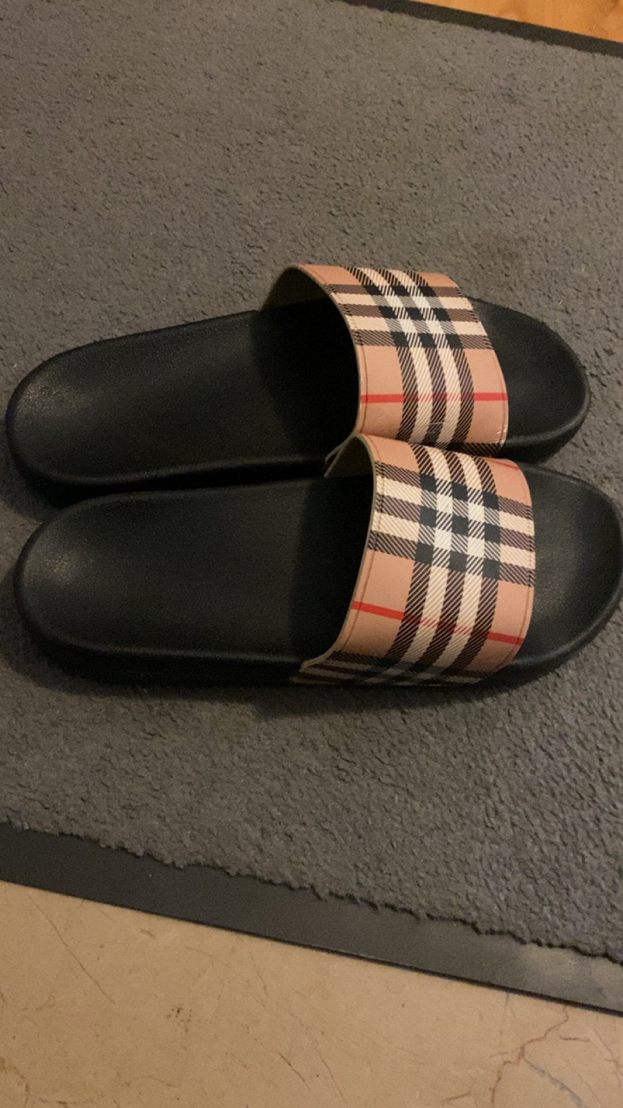 Burbbery slippers, Ophalen, Zo goed als nieuw, Slippers