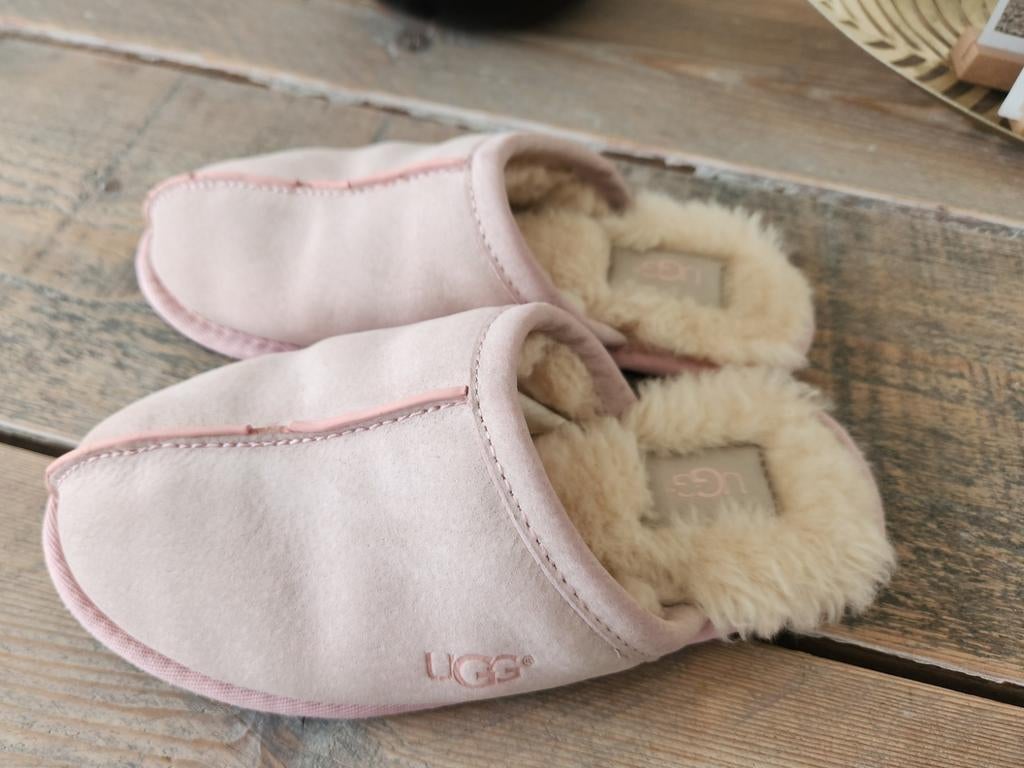 Chaussons Uggs taille 36 roses, Enlèvement ou Envoi, Rose