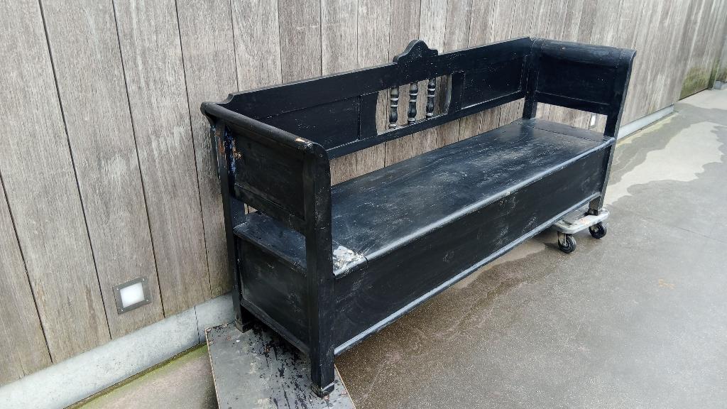 Antieke houten zitbank, Enlèvement