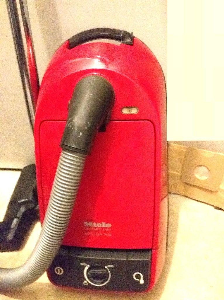 Aspirateurs Miele 1400 Watt + 2 sac, Electroménager, Enlèvement ou Envoi, Miele