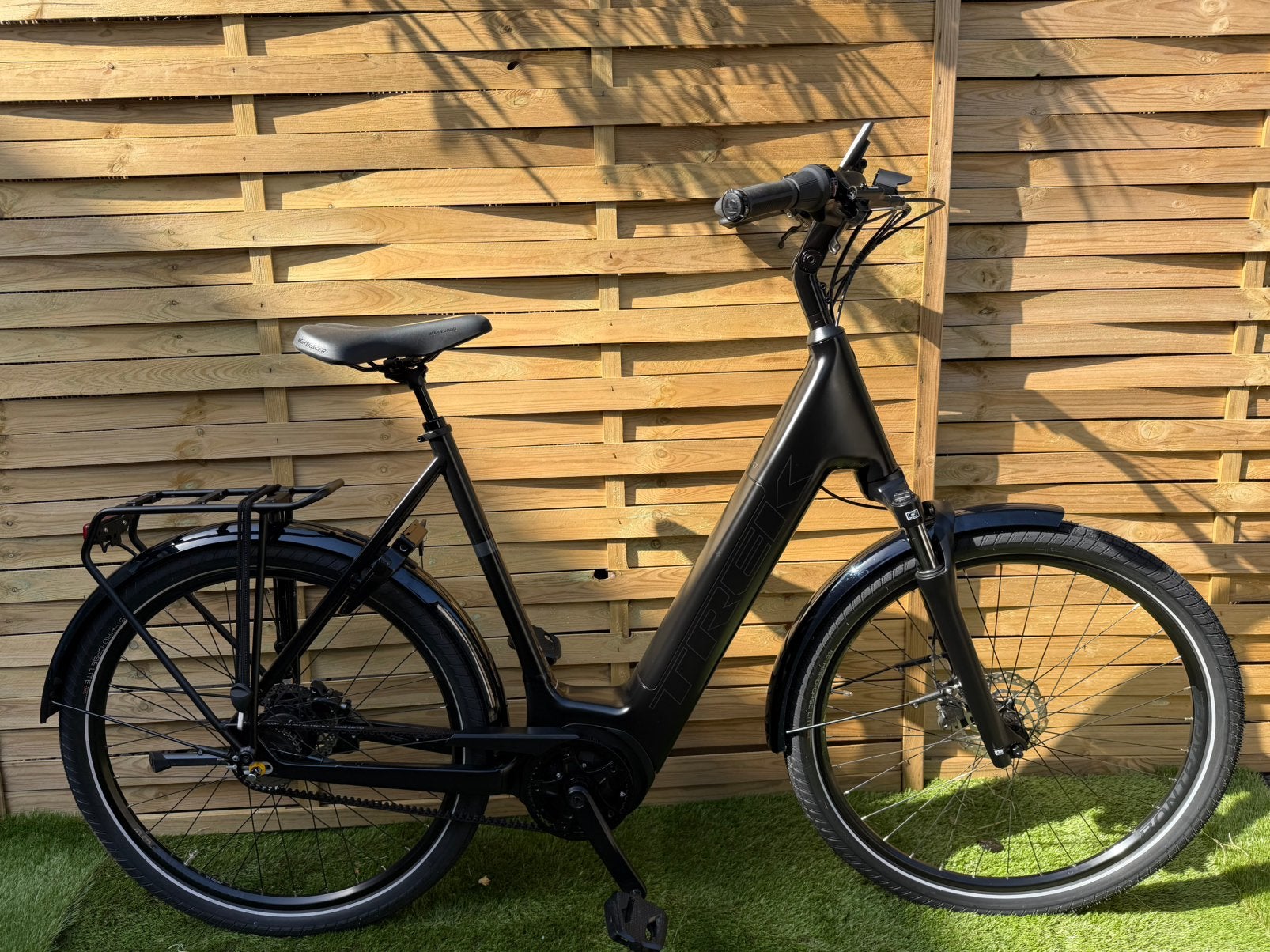 Trek District+ 4 Lowstep 2025 belt/riem SmartSysteem 295km, Enlèvement ou Envoi, Comme neuf