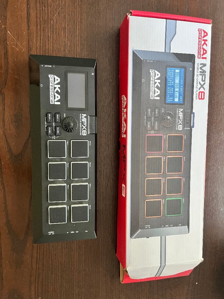 Akai Professional MPX 8 (+ gratis t.bone popkiller), Enlèvement, Comme neuf, Autres marques