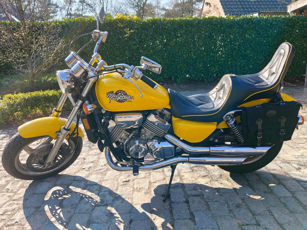 Honda VF750C Magna V-Four, 750 cm³, Plus de 35 kW, Chopper, Particulier
