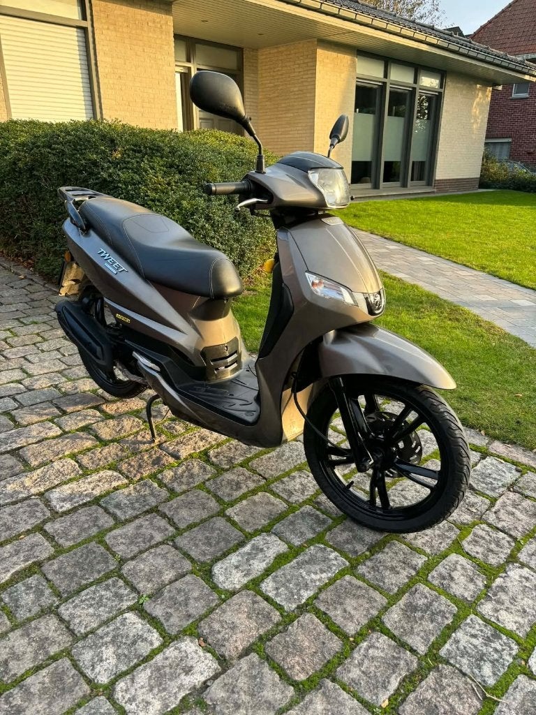 Peugeot TWEET 50cc A-klasse, Fietsen en Brommers, Ophalen, Overige modellen, Klasse A (25 km/u), Zo goed als nieuw