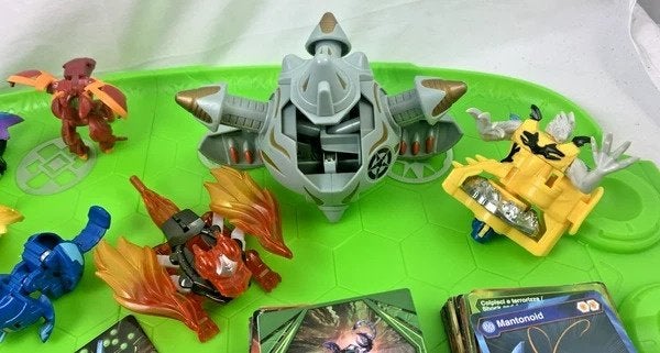 Bakugan Partij Arena Speelveld met veel Figuren Kaarten en, Kinderen en Baby's, Verzenden, Zo goed als nieuw