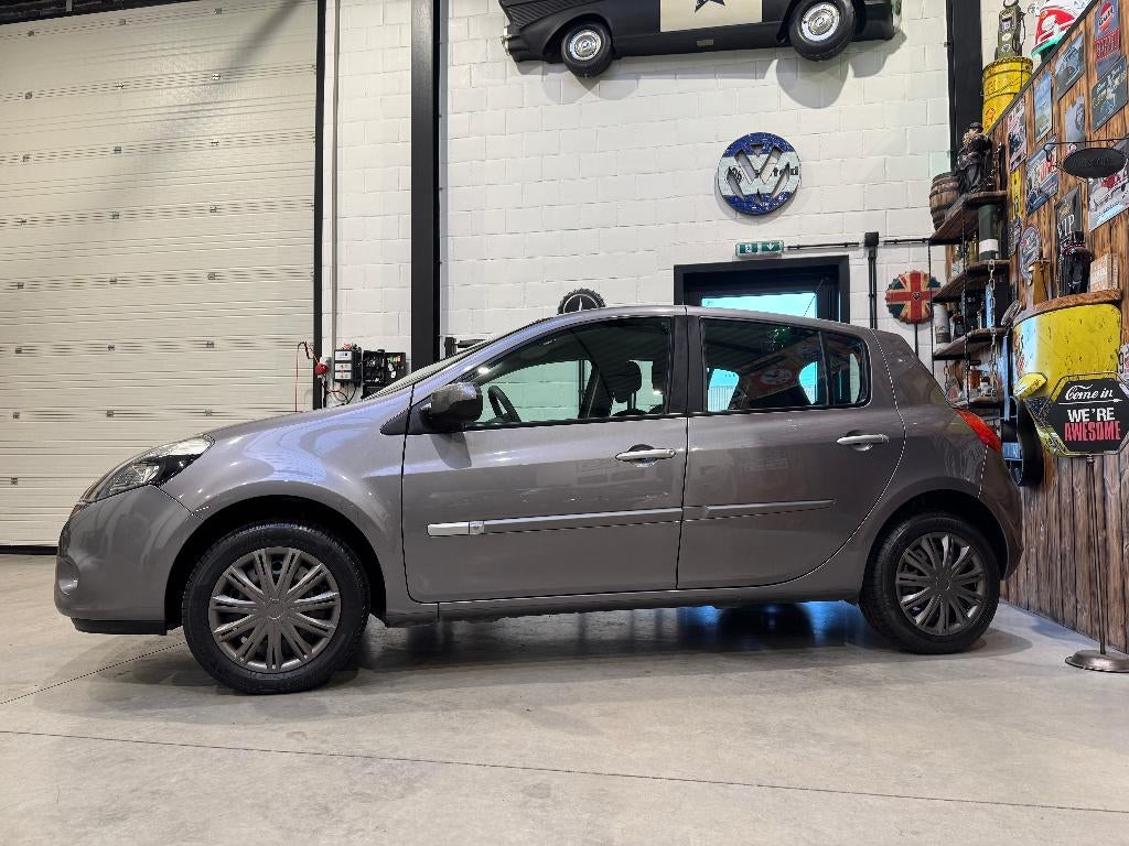RENAULT CLIO 1.2 BENZINE - 57.000 KM - TOPSTAAT - GARANTIE -, Auto's, Voorwielaandrijving, Euro 5, Stof, Zwart